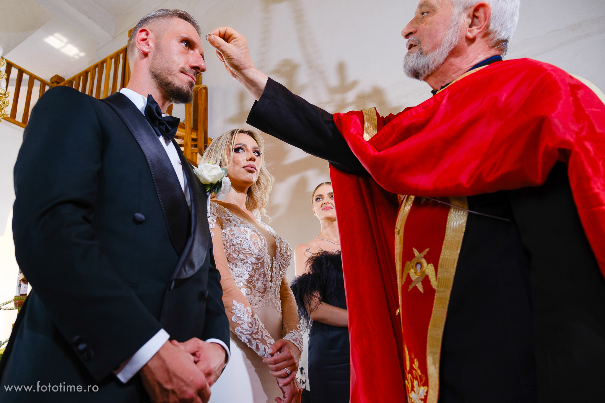 Fotografii Nunta Biserica Adormirii Maicii Domnului Draganesti-Olt - FotoTime