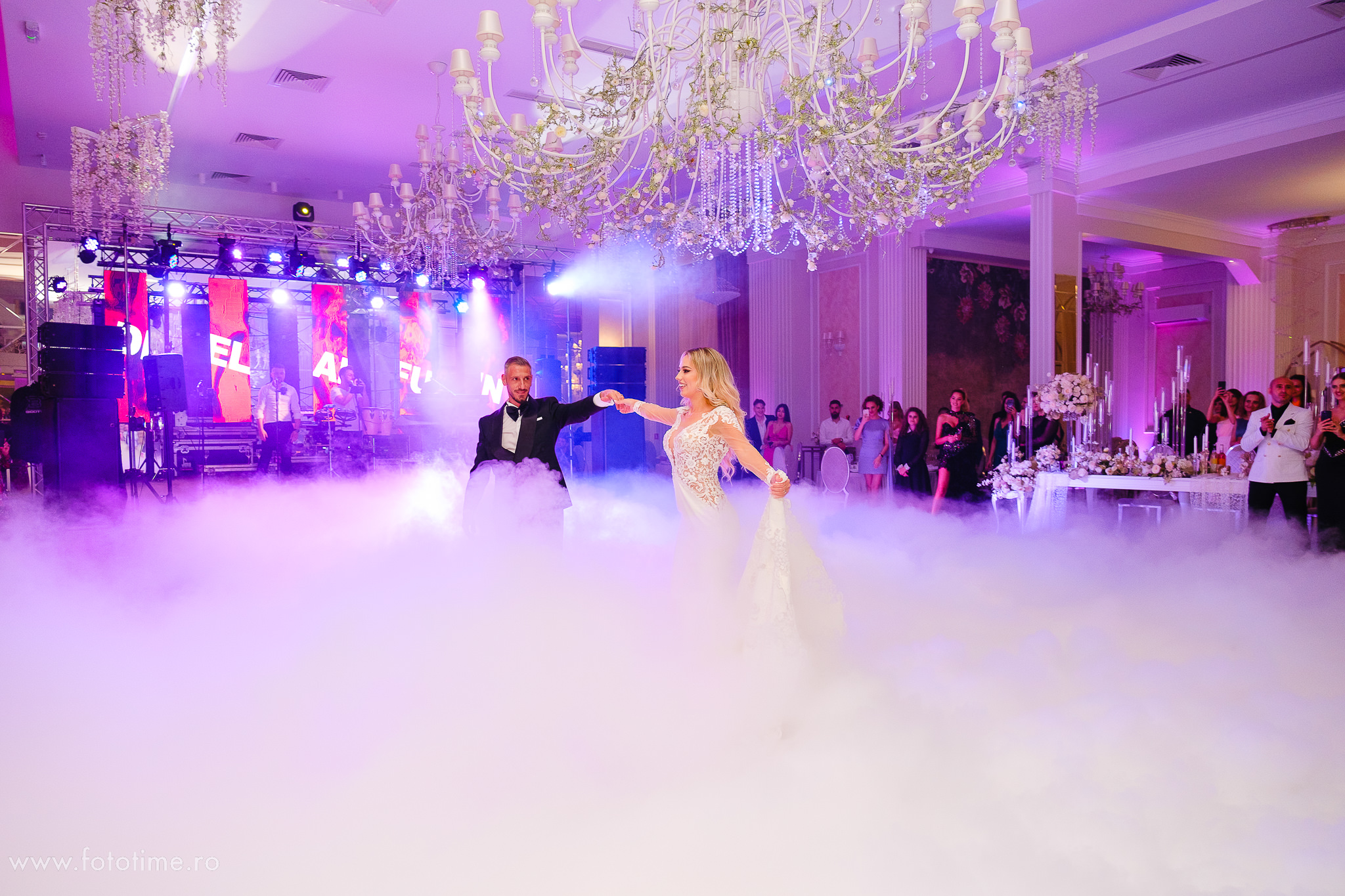 Fotografii Dansul mirilor la Chateau Blanc Slatina - FotoTime