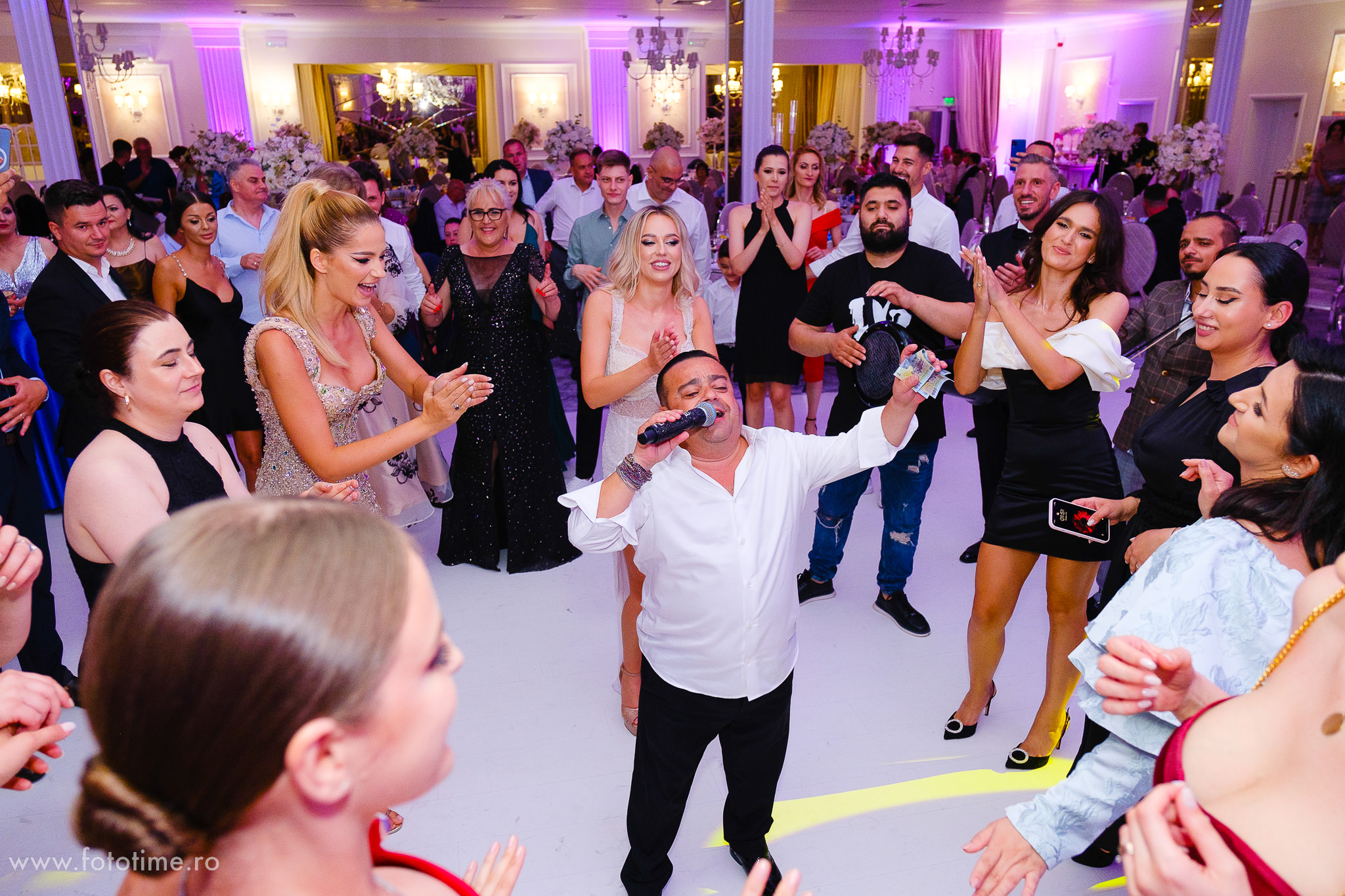 Adrian Minune face show la Nunta Anului la Chateau Blanc Slatina - FotoTime