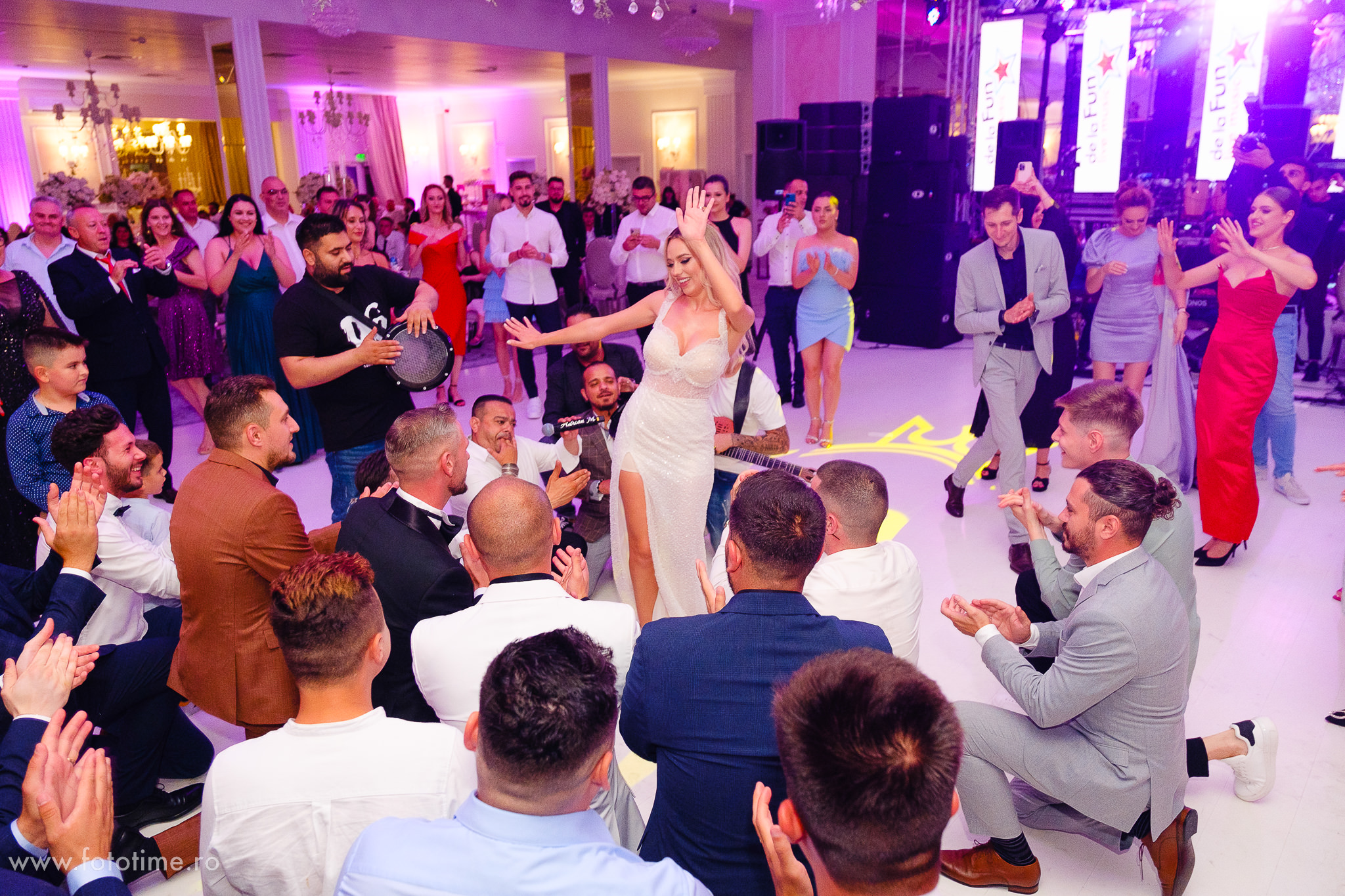 Adrian Minune face show la Nunta Anului la Chateau Blanc Slatina - FotoTime