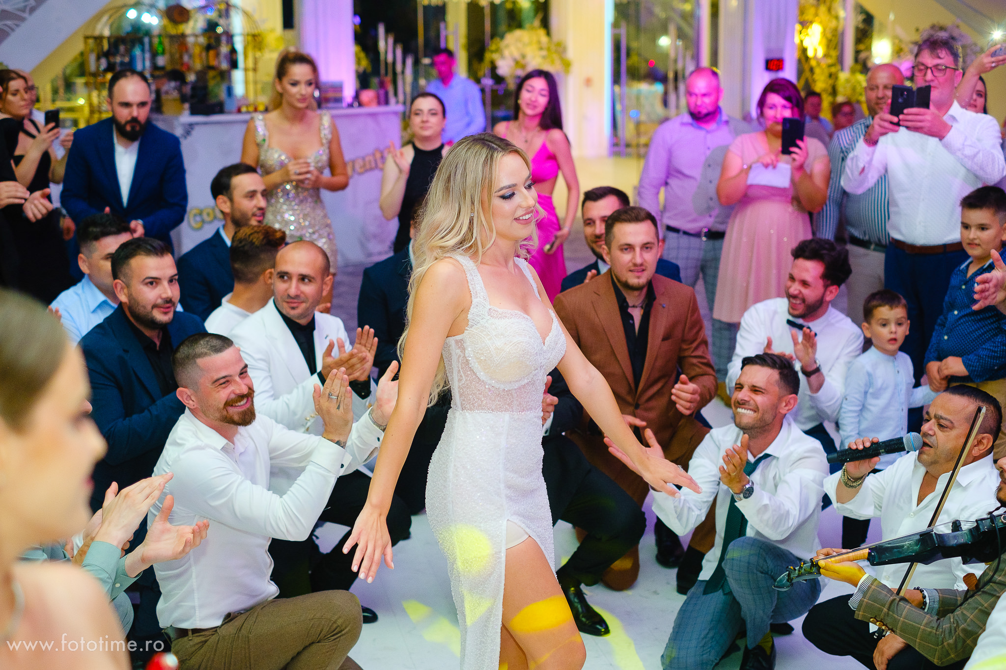 Adrian Minune face show la Nunta Anului la Chateau Blanc Slatina - FotoTime