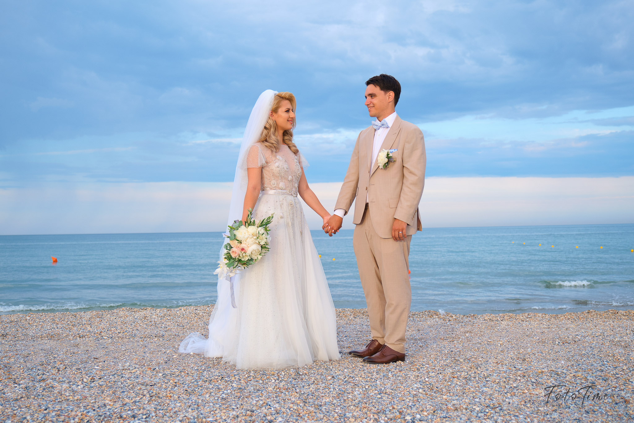 Sedinta foto in ziua nuntii pe plaja EGO Mamaia - FotoTime
