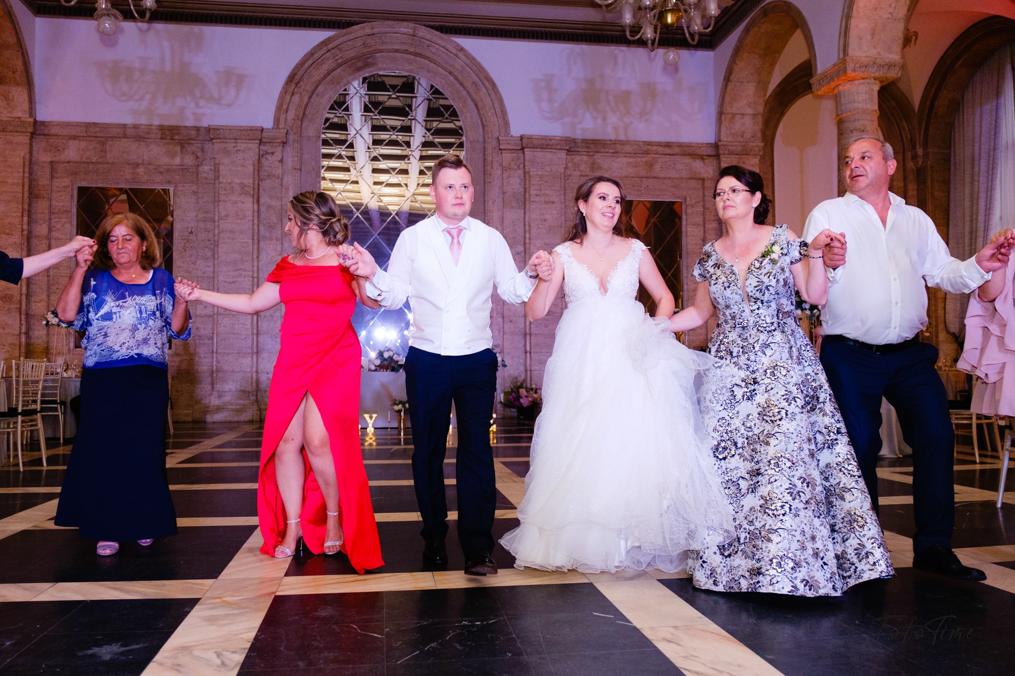 Fotografii Petrecere de Nunta Englezeasca la Royal Hall Bucuresti - FotoTime