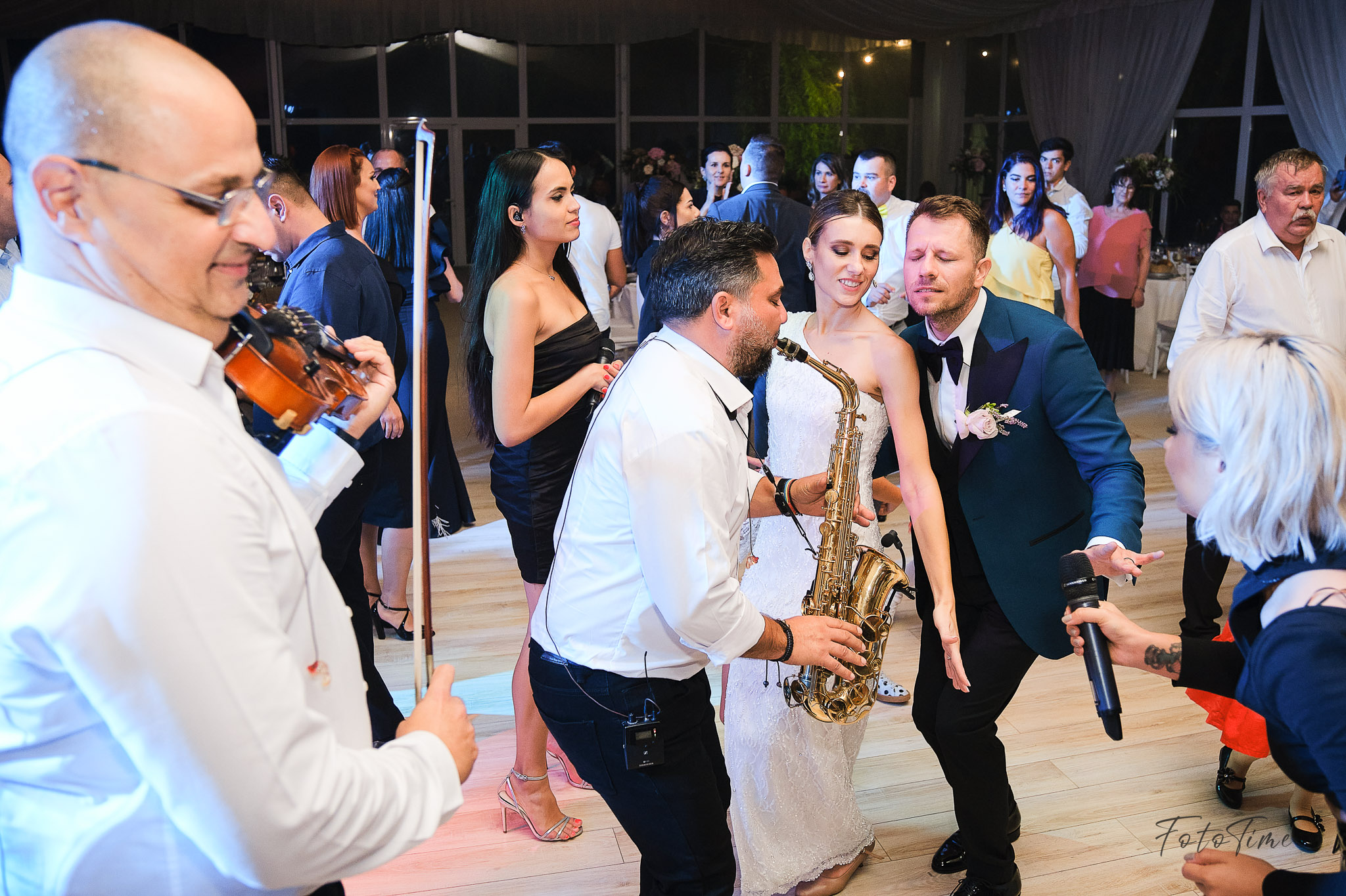 Fotografii Petrecere Nunta Bokaa Buftea cu Trupa Atelier - FotoTime