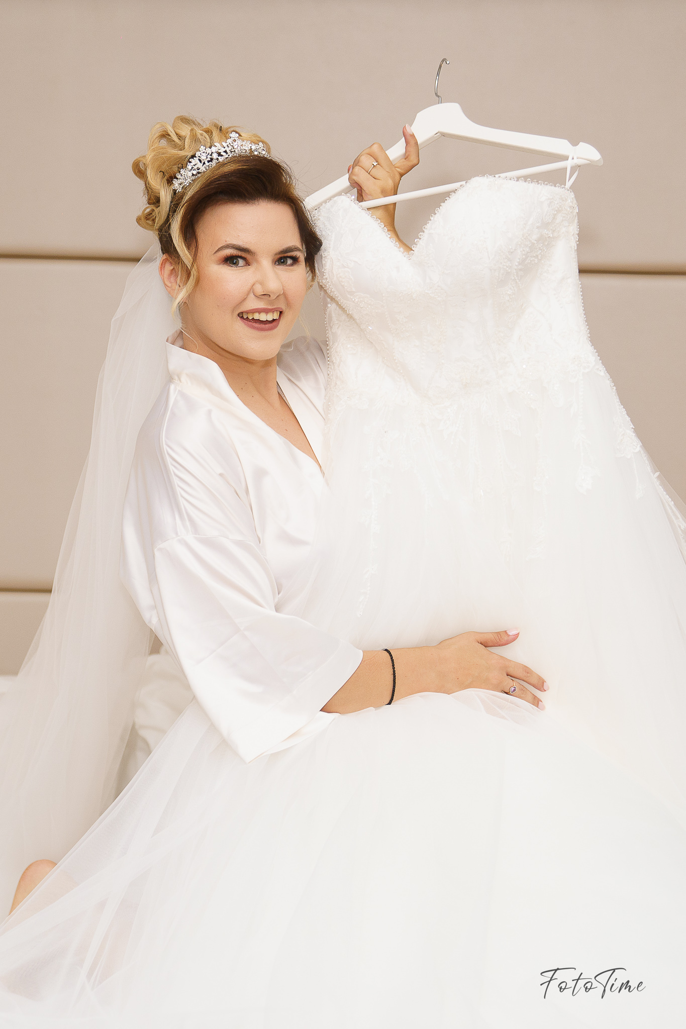 Fotografii cu pregatirile mirilor la la JW Marriott Bucuresti - FotoTime