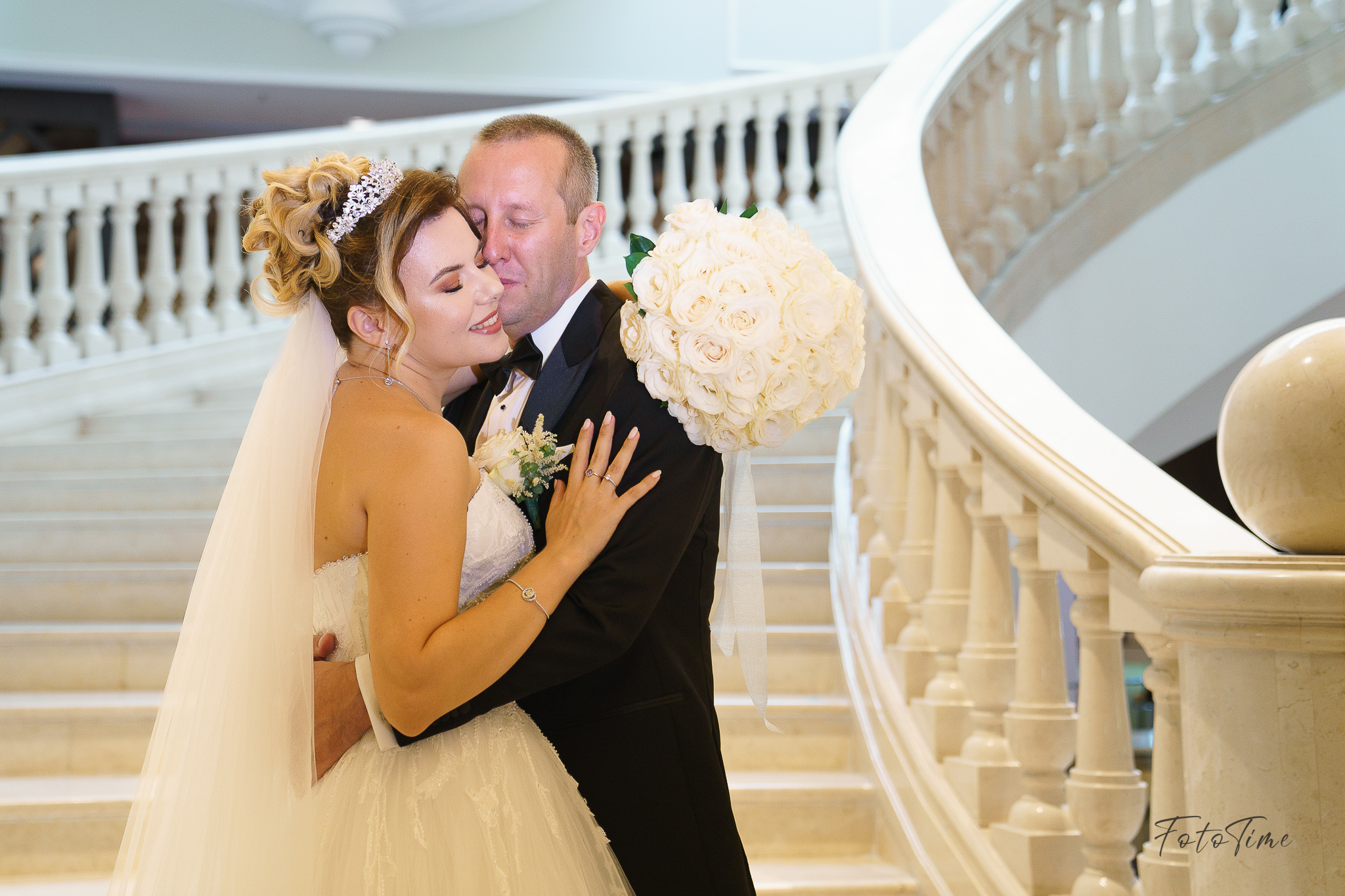 Sedinta foto in ziua nuntii cu miri JW Marriott Bucuresti - FotoTime