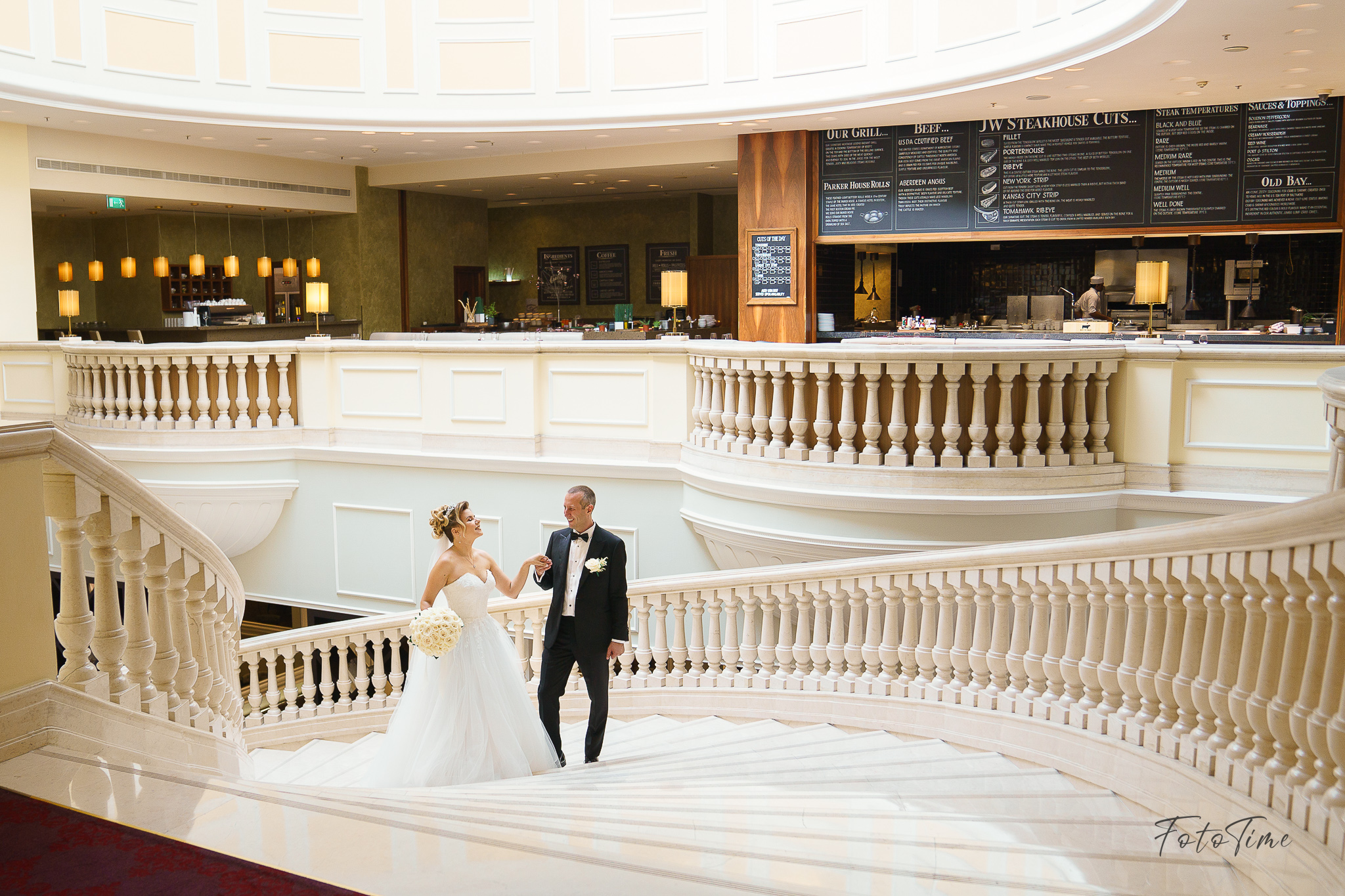 Sedinta foto in ziua nuntii cu miri JW Marriott Bucuresti - FotoTime