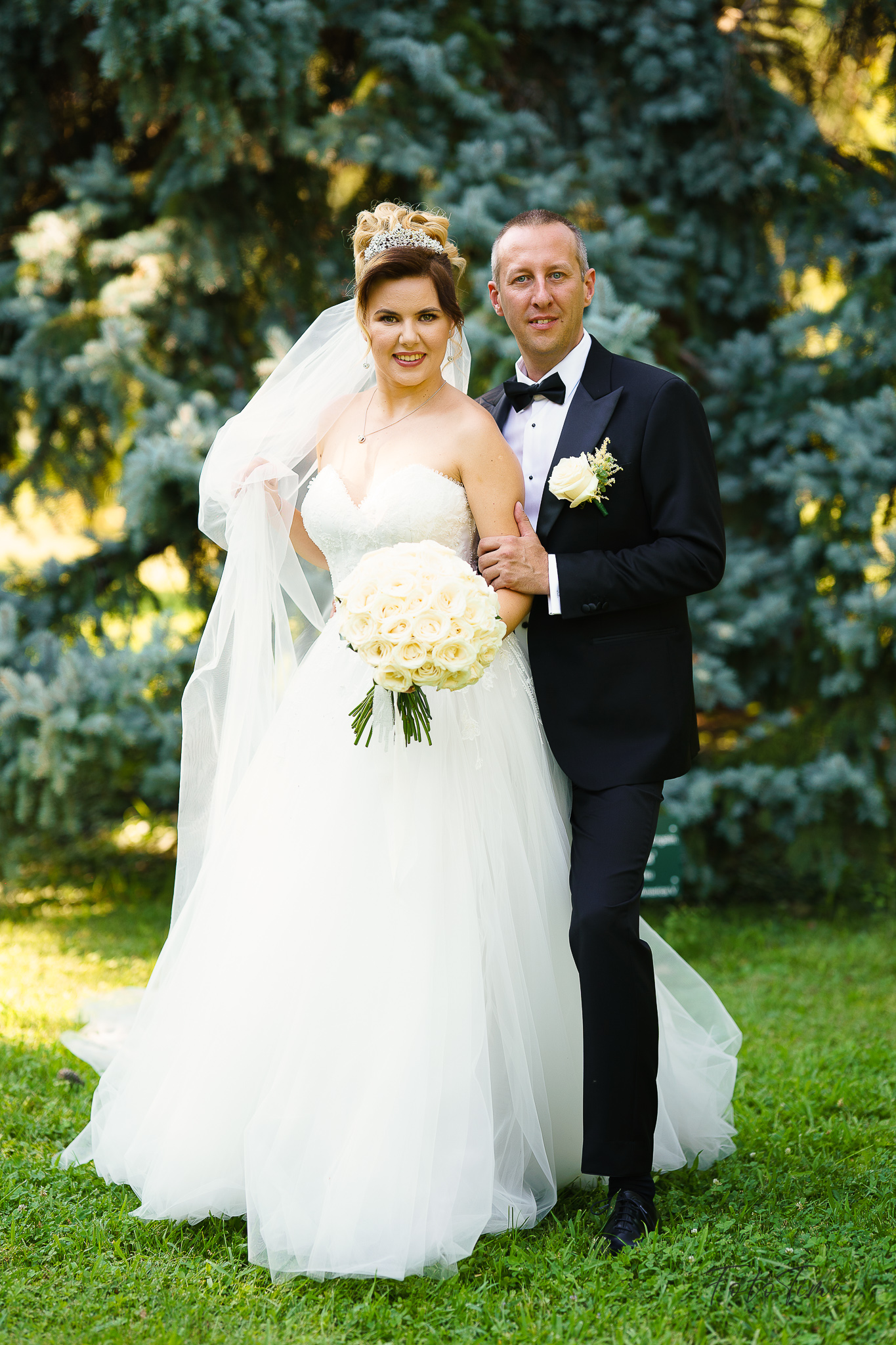 Sedinta foto in ziua nuntii cu miri in Gradina Botanica Bucuresti - FotoTime