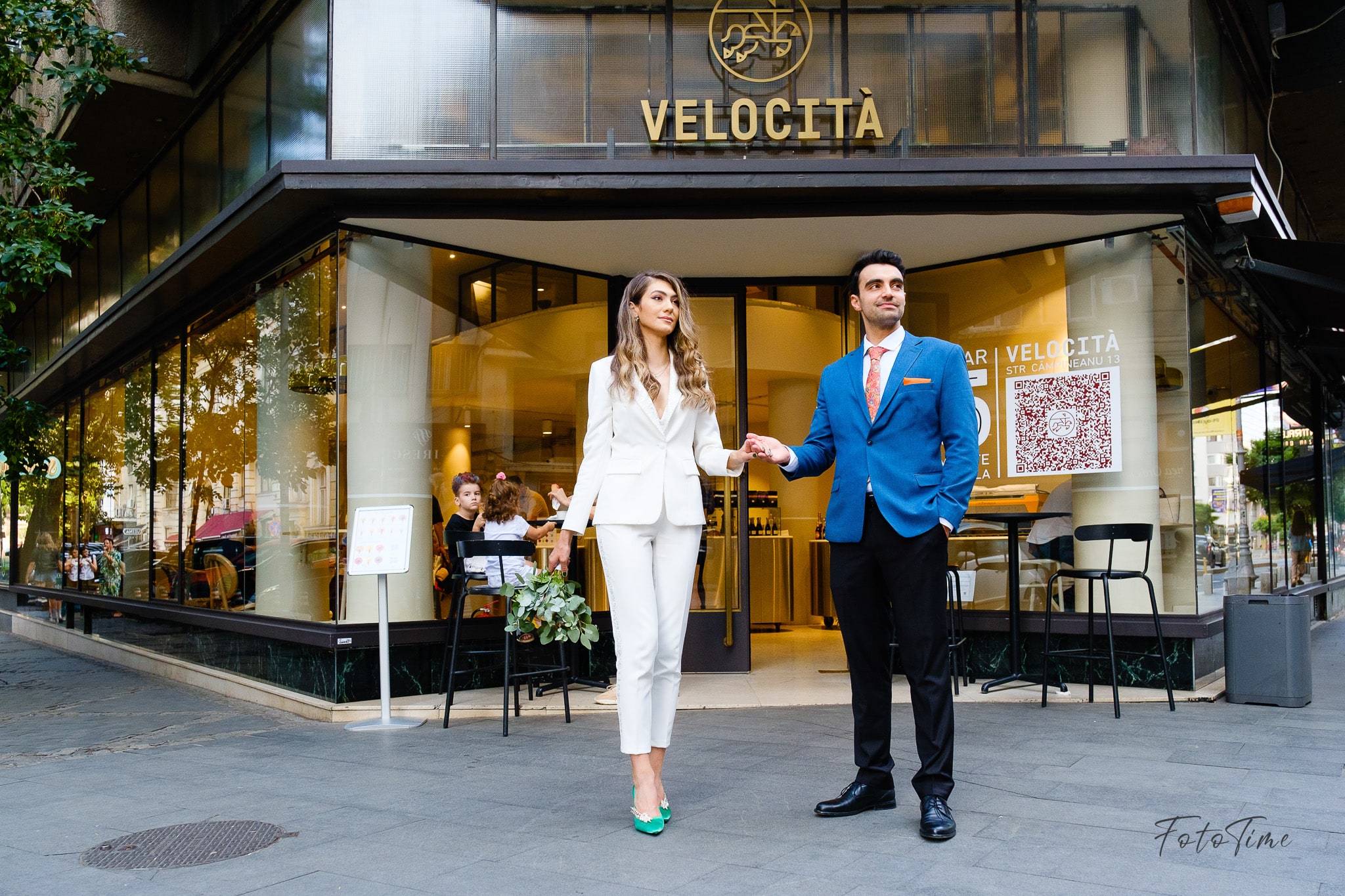 Sedinta foto Save the Date pe Calea Victoriei Bucuresti - FotoTime