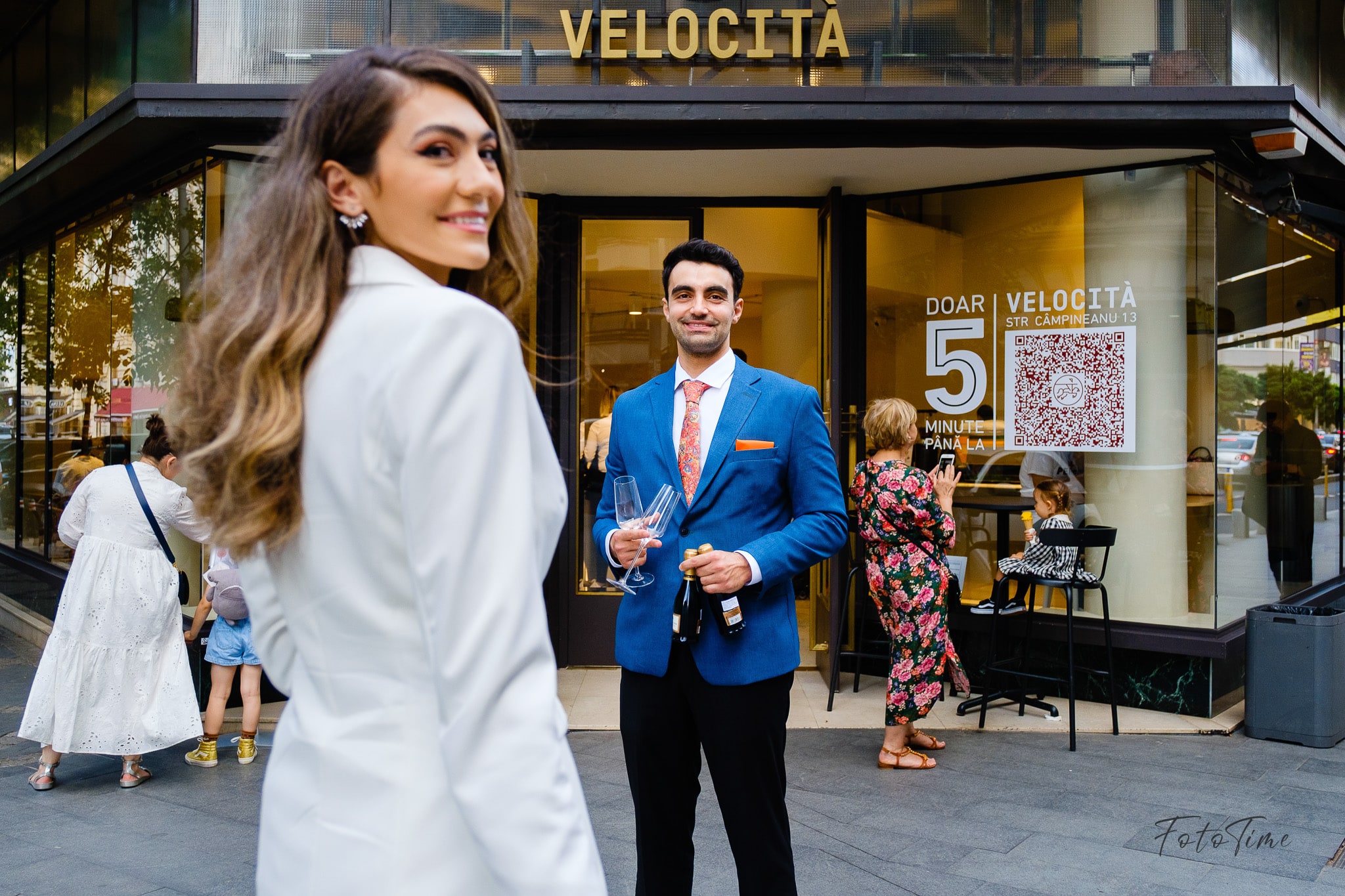 Sedinta foto Save the Date pe Calea Victoriei Bucuresti - FotoTime