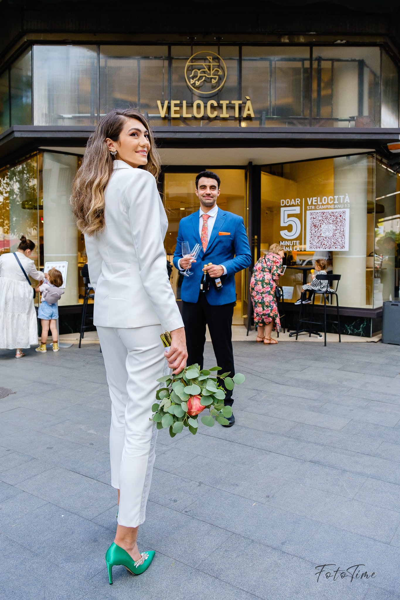 Sedinta foto Save the Date pe Calea Victoriei Bucuresti - FotoTime