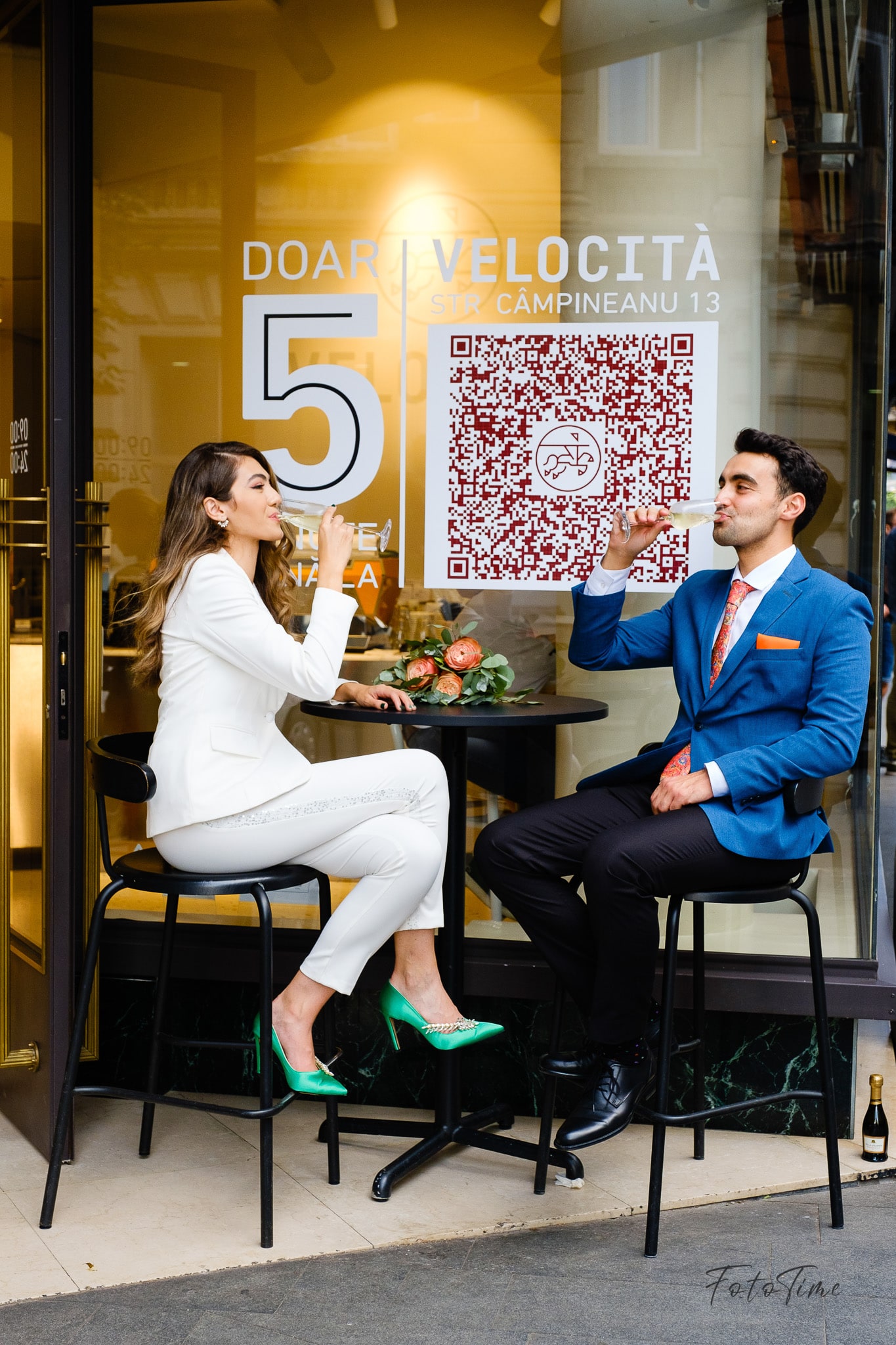 Sedinta foto Save the Date pe Calea Victoriei Bucuresti - FotoTime