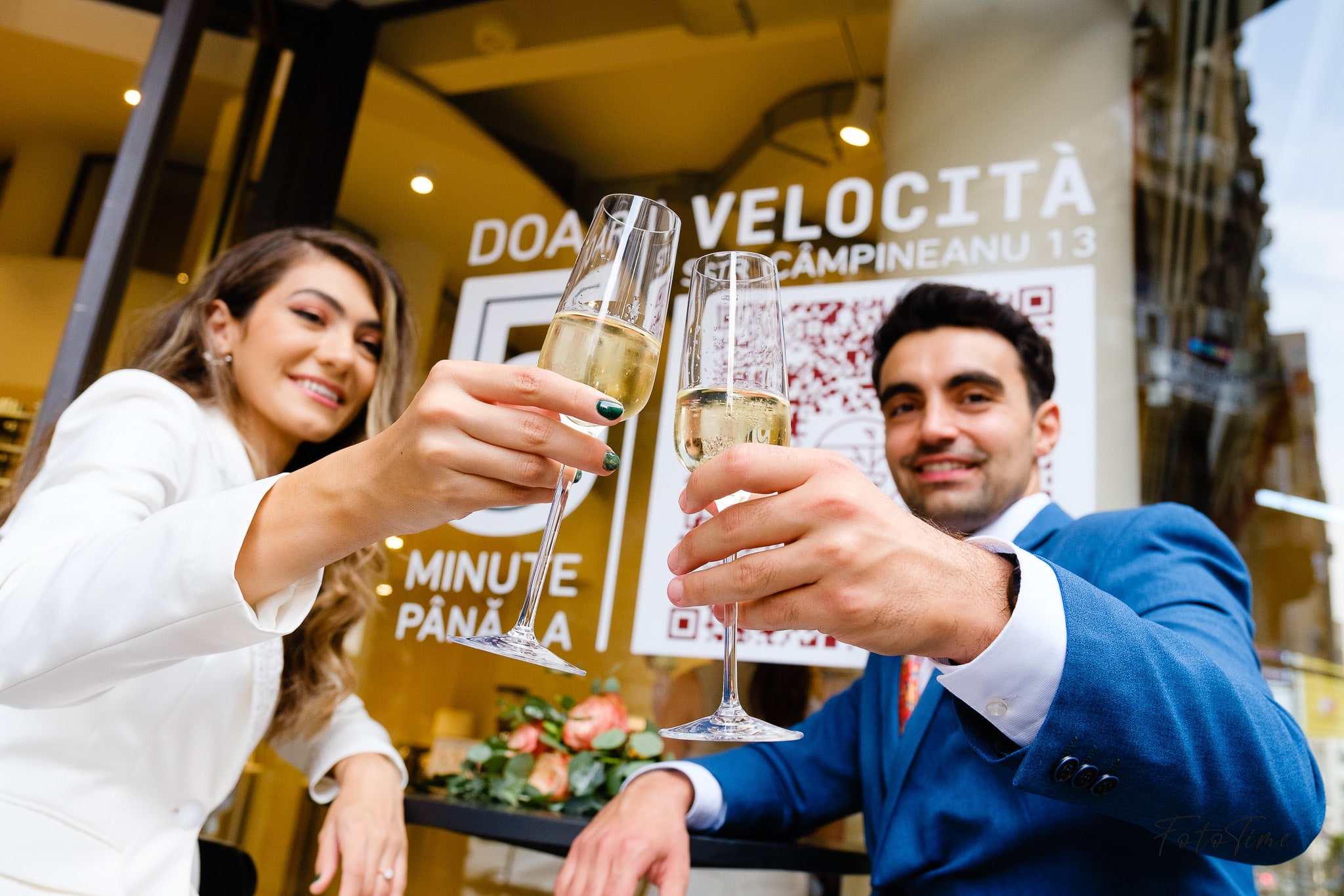 Sedinta foto Save the Date pe Calea Victoriei Bucuresti - FotoTime