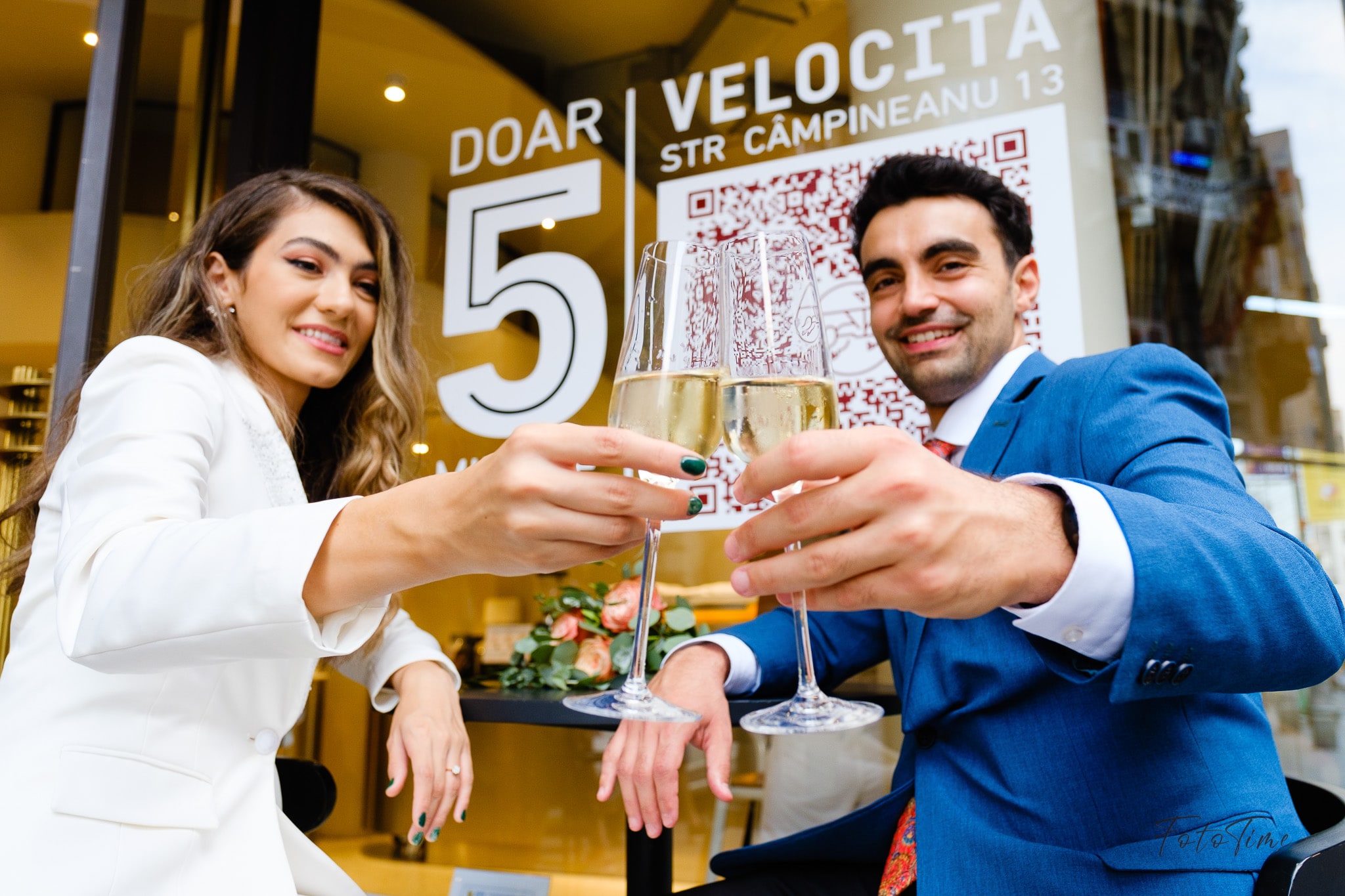 Sedinta foto Save the Date pe Calea Victoriei Bucuresti - FotoTime