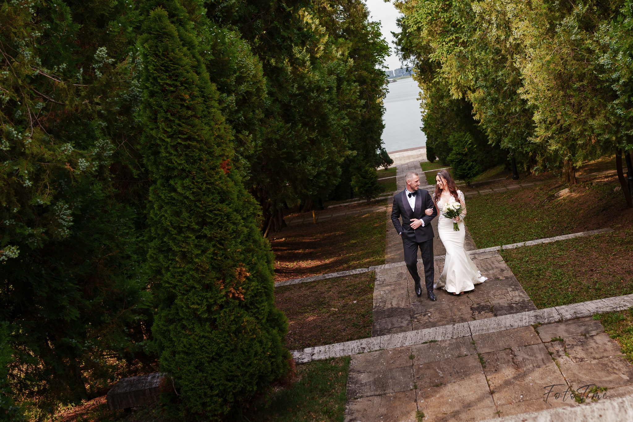 Sedință foto “Trash the Dress” la Palatul Snagov cu Fototime - Fotograf de Nuntă