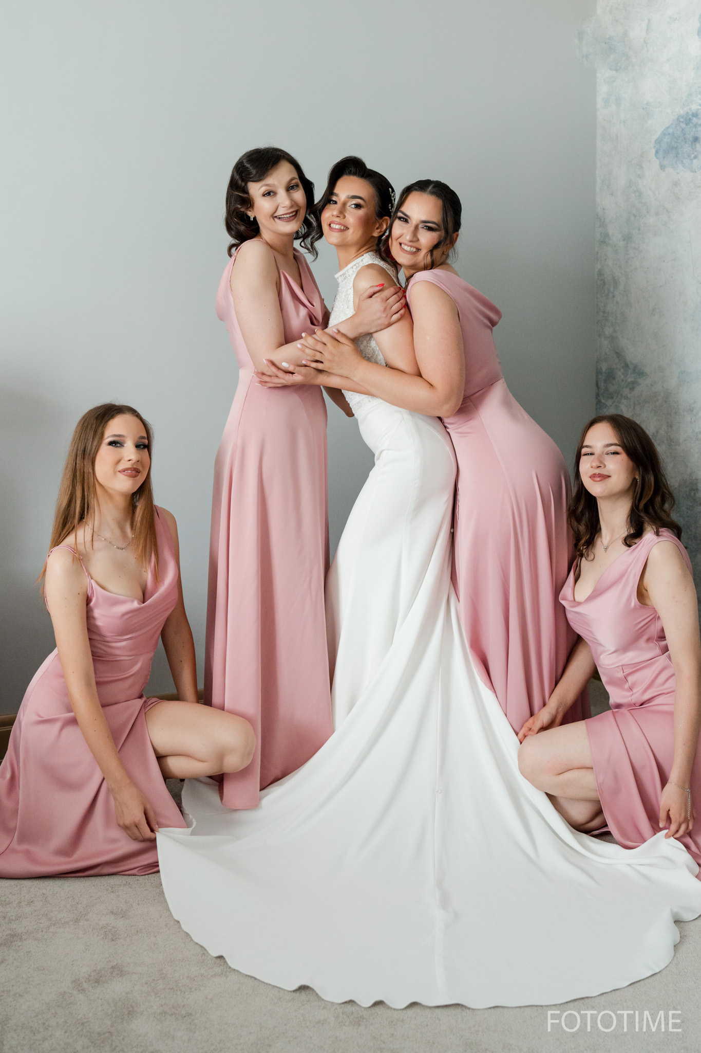 Fotografii cu pregatirile miresei in ziua nuntii la Ramatuelle Ploiesti - FotoTime