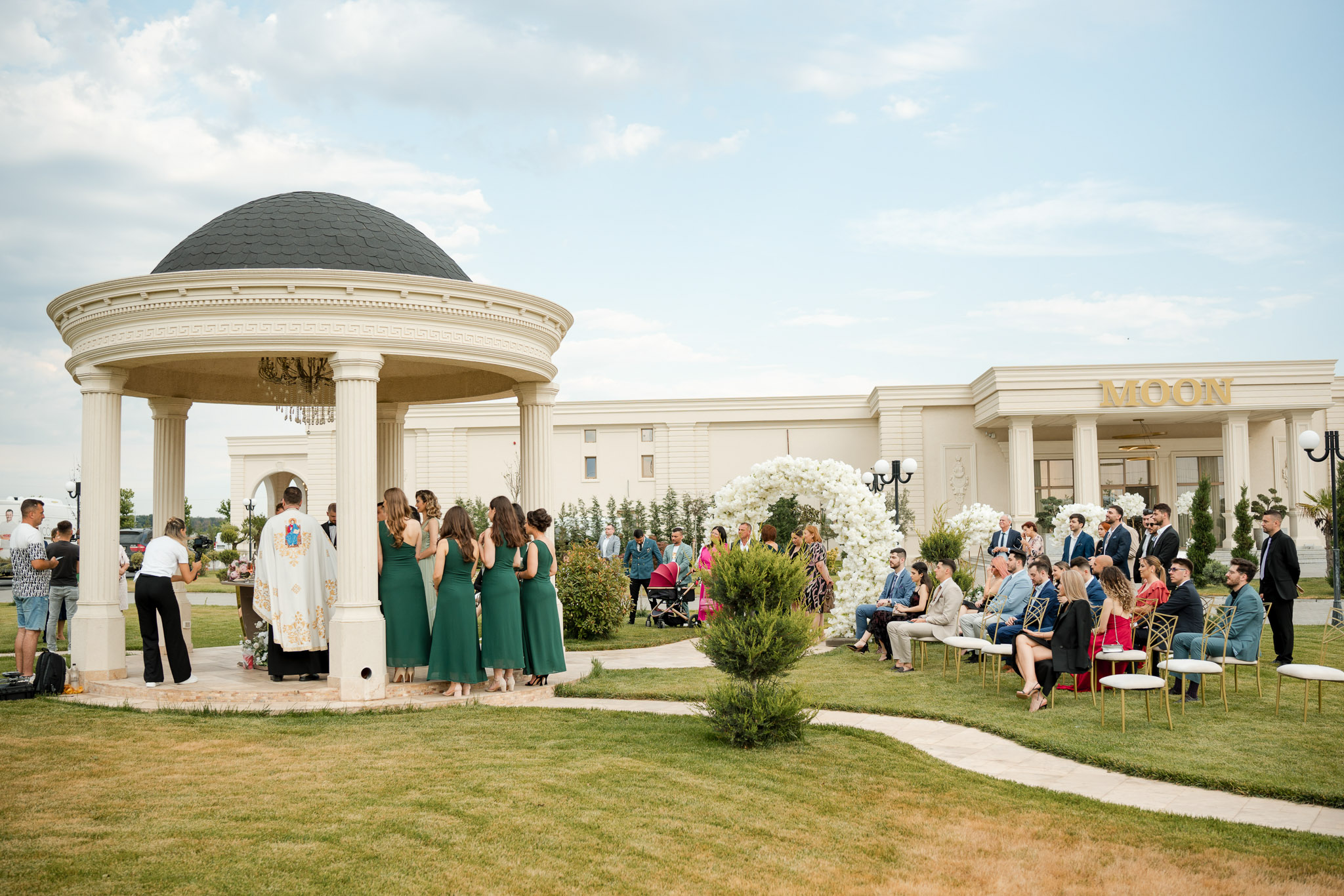 Fotografii de la cununia religioasă în aer liber la Moon Events – realizate de FotoTime