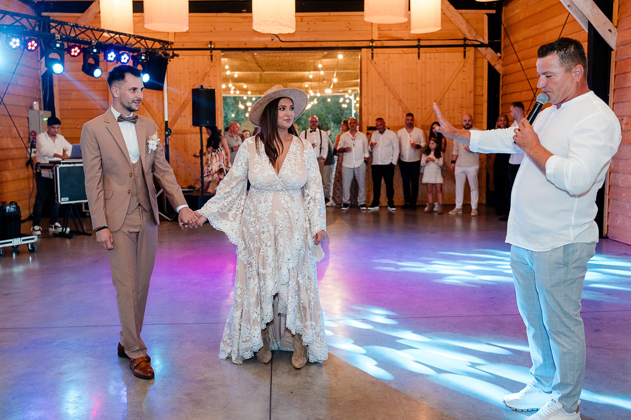 Fotografii de nuntă în hambar la Narrative Events realizate de FotoTime