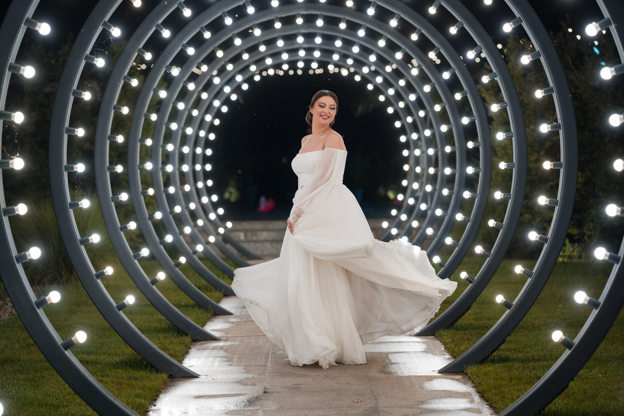 Ședință foto noaptea la Monato Event București – Mireasa într-un cadru elegant, realizată de FotoTime