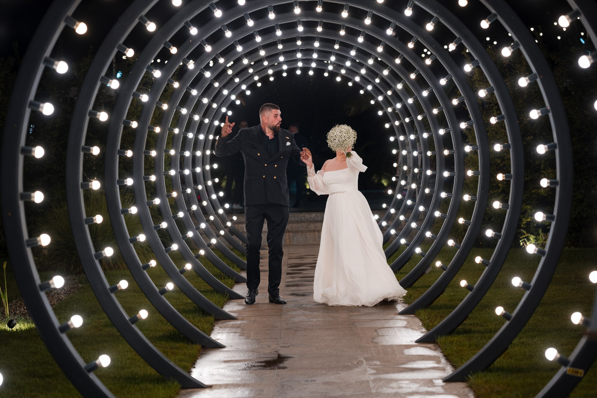 Ședință foto noaptea la Monato Event București – Mirele și mireasa într-un cadru elegant, realizată de FotoTime