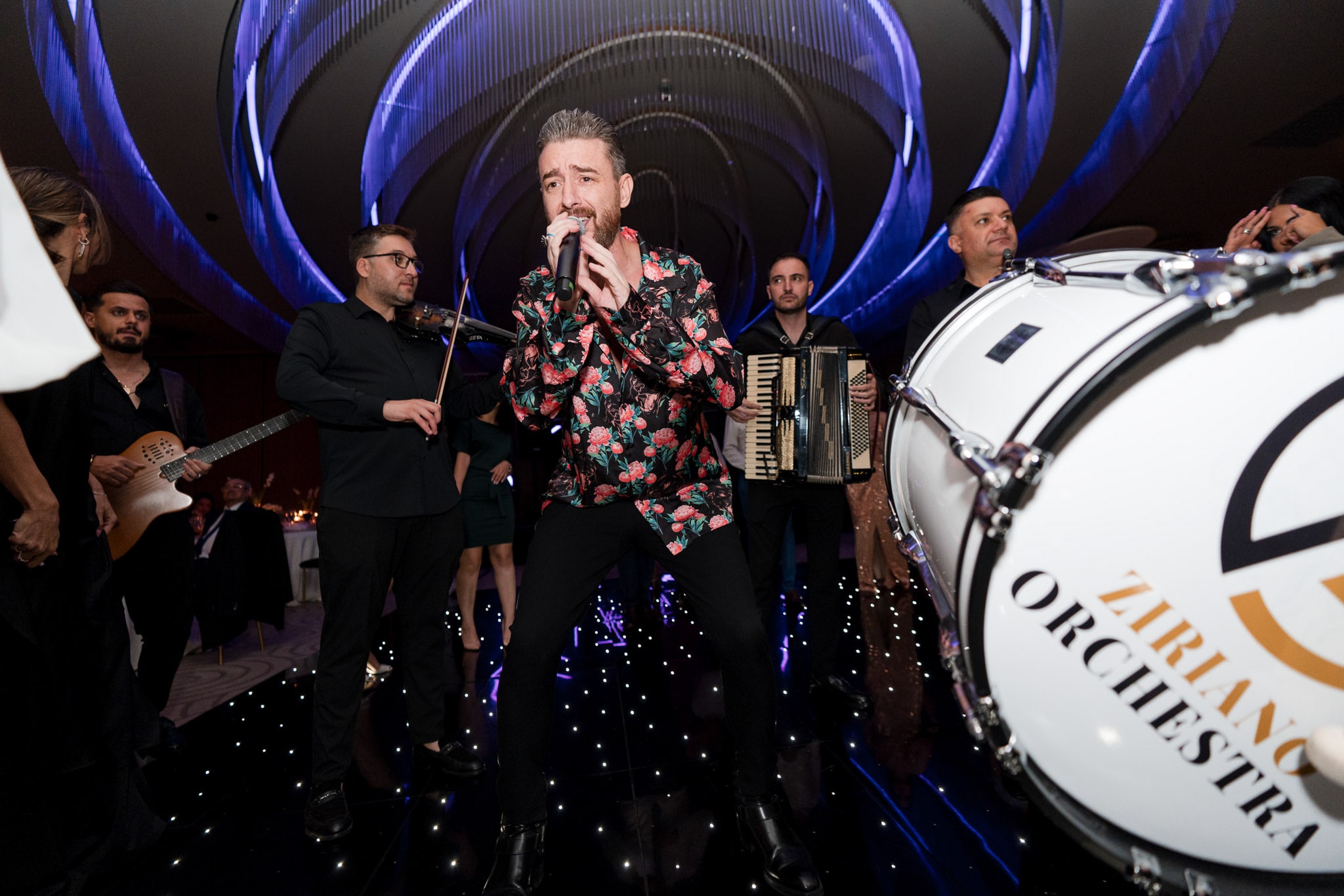 Petrecere de nuntă la Monato Event București – Cea mai tare petrecere de nunta cu mirii si invitați pe ringul de dans fotografiati de FotoTime