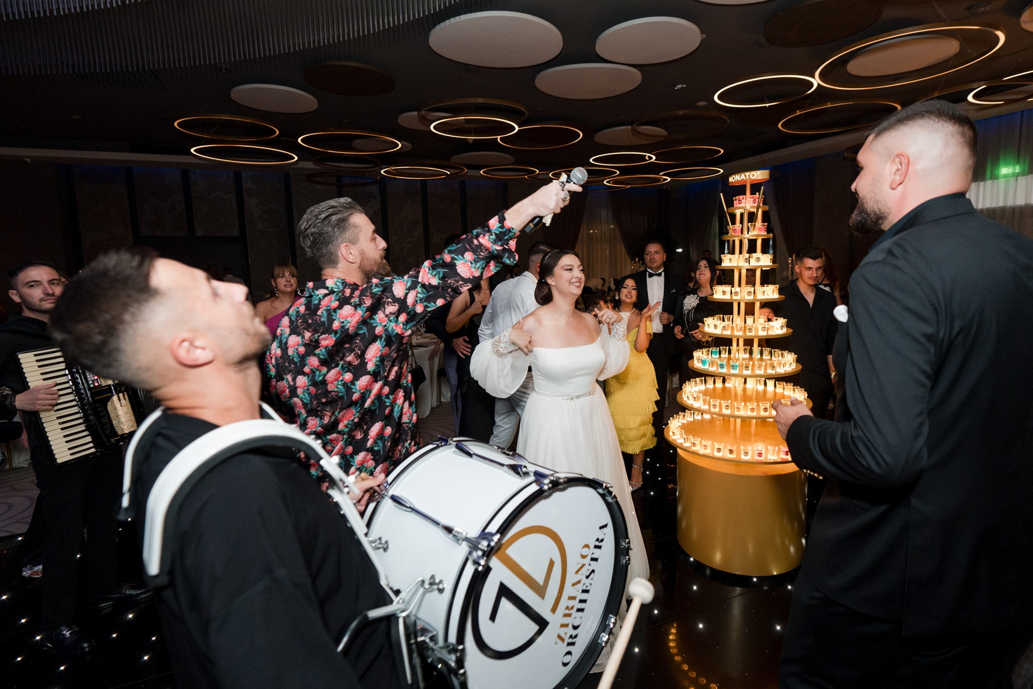 Petrecere de nuntă la Monato Event București – Cea mai tare petrecere de nunta cu mirii si invitați pe ringul de dans fotografiati de FotoTime