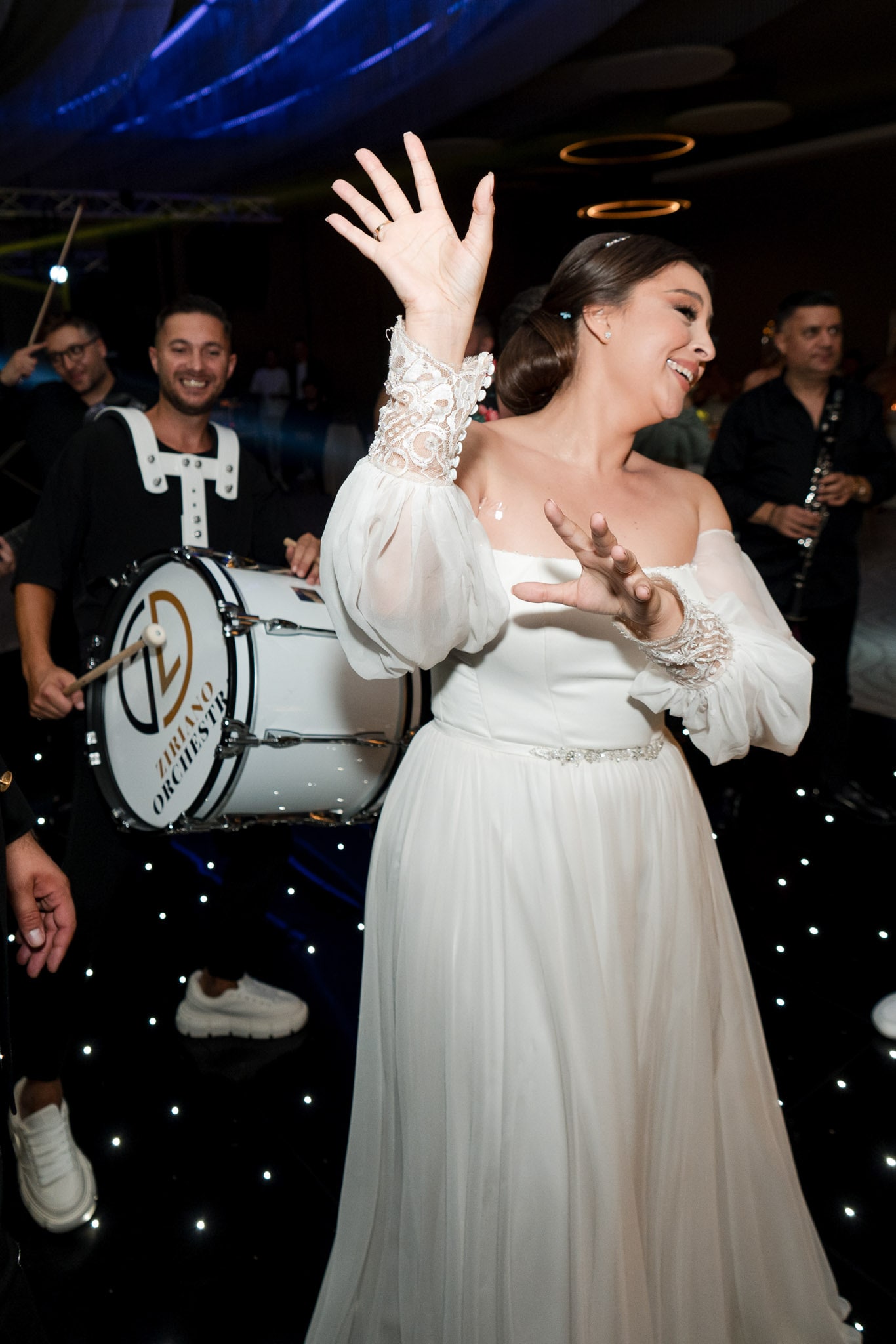 Petrecere de nuntă la Monato Event București – Cea mai tare petrecere de nunta cu mirii si invitați pe ringul de dans fotografiati de FotoTime