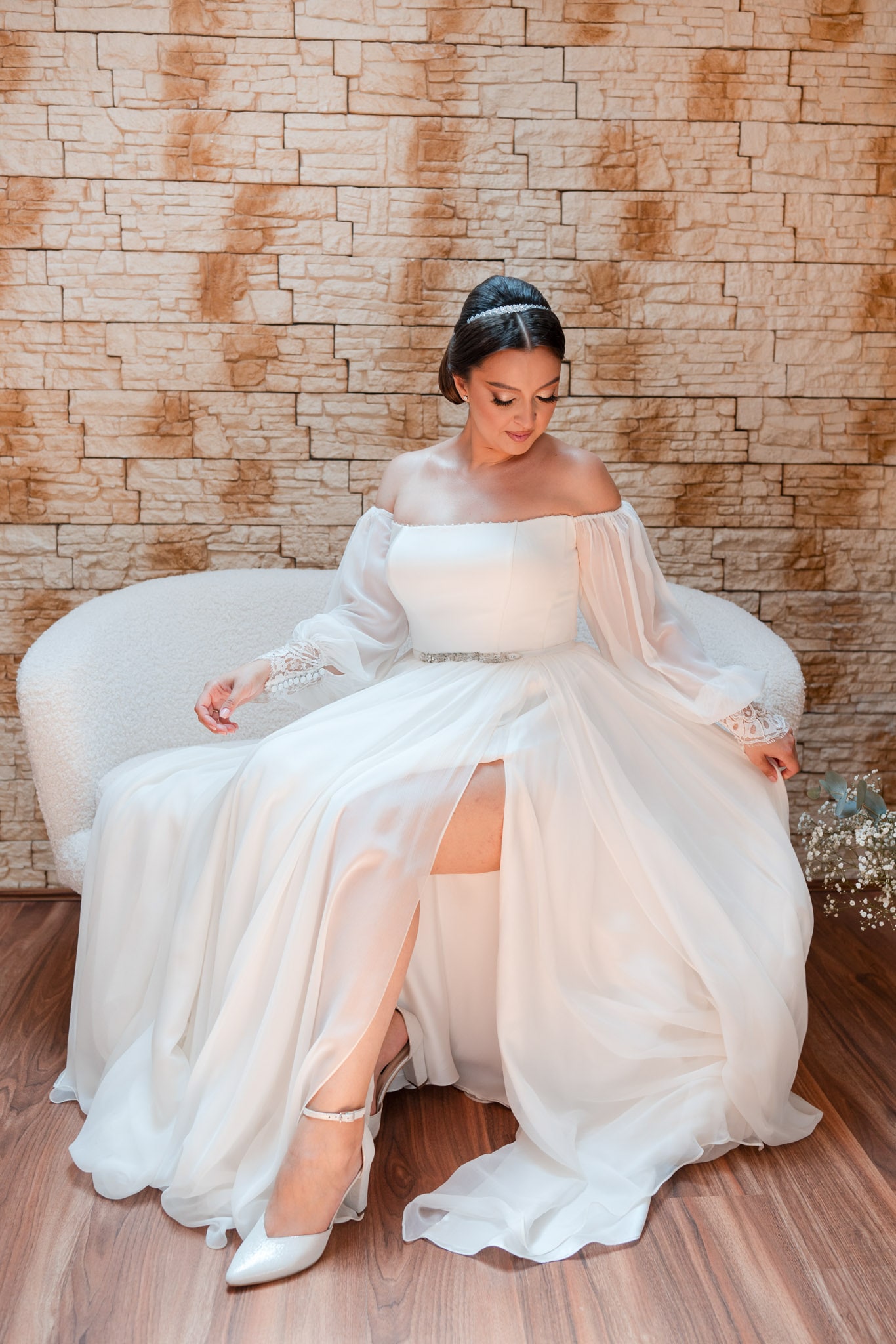Fotograf de nuntă Monato Event București – Detalii elegante la pregătirile mirilor
