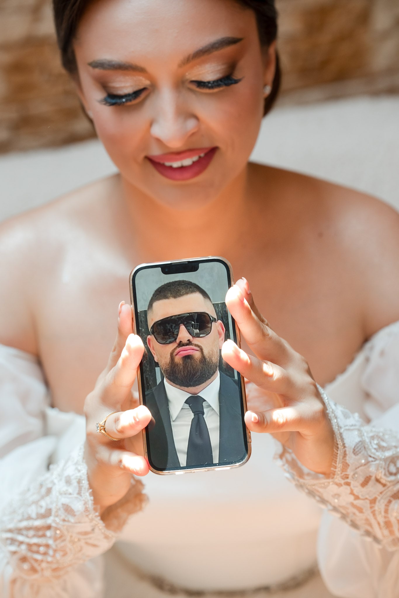 Fotograf de nuntă Monato Event București – Detalii elegante la pregătirile mirilor