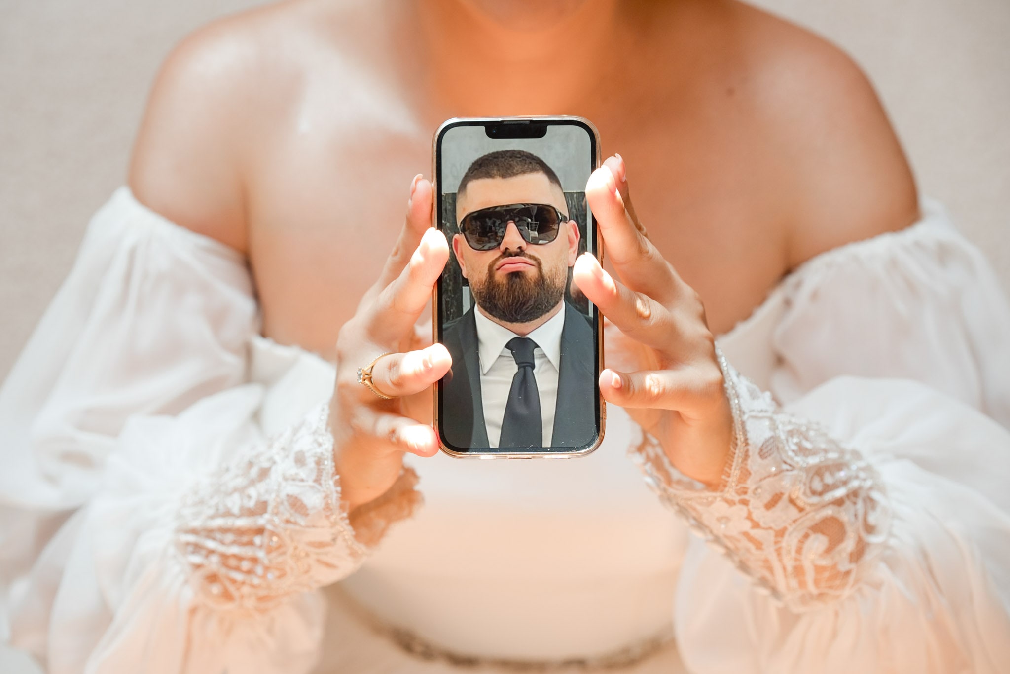 Fotograf de nuntă Monato Event București – Detalii elegante la pregătirile mirilor