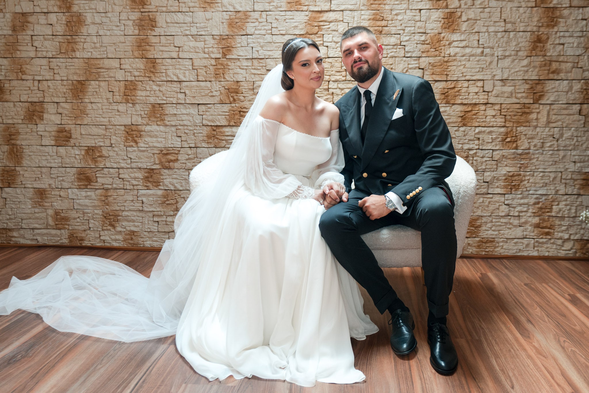 Fotograf de nuntă Monato Event București – Detalii elegante la pregătirile mirilor