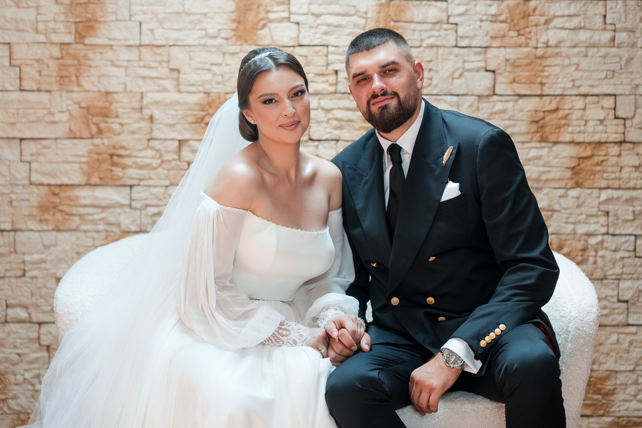 Fotograf de nuntă Monato Event București – Detalii elegante la pregătirile mirilor