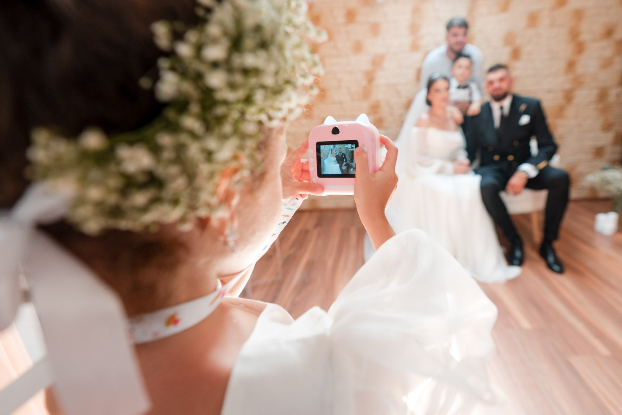 Fotograf de nuntă Monato Event București – Detalii elegante la pregătirile mirilor