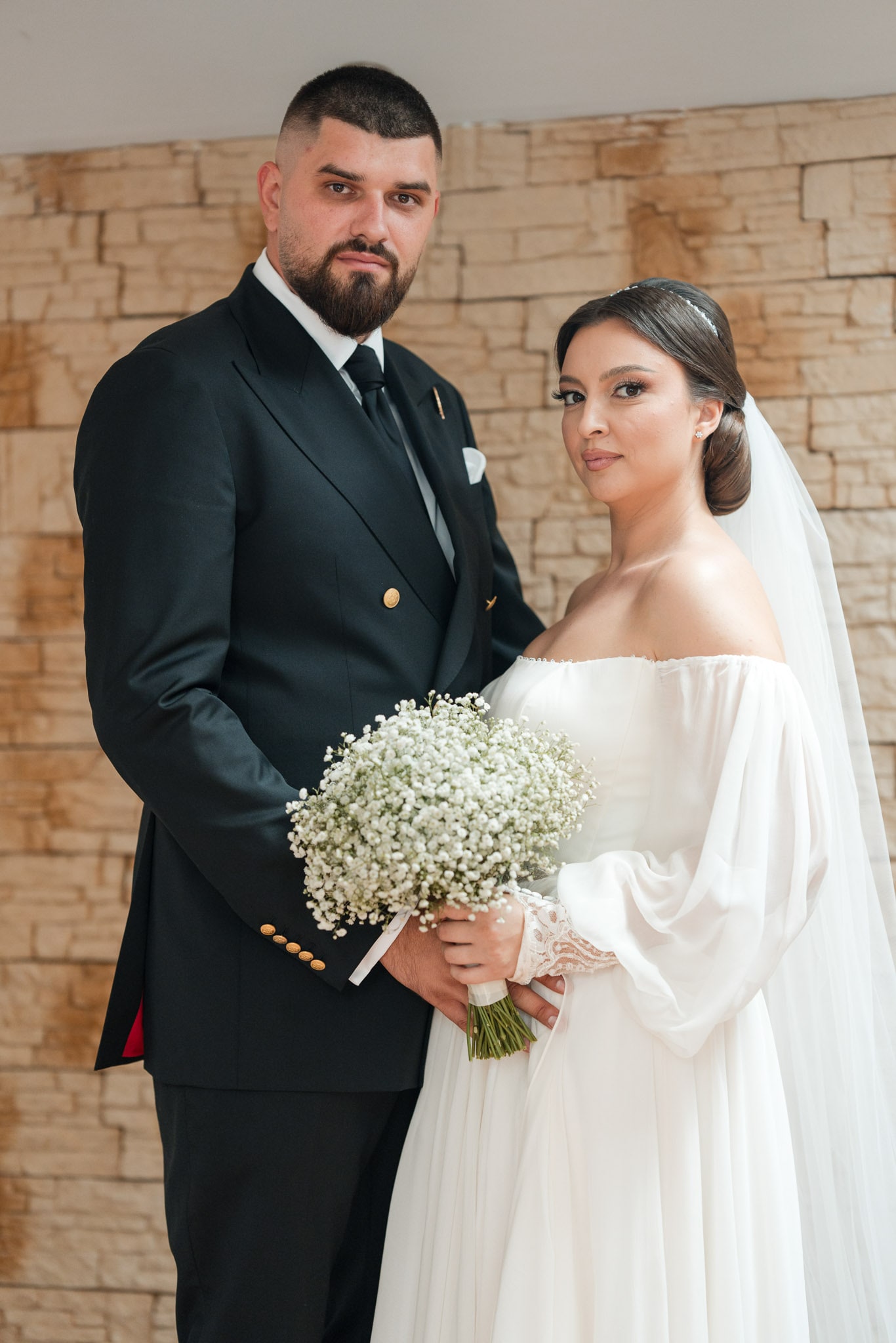 Fotograf de nuntă Monato Event București – Detalii elegante la pregătirile mirilor