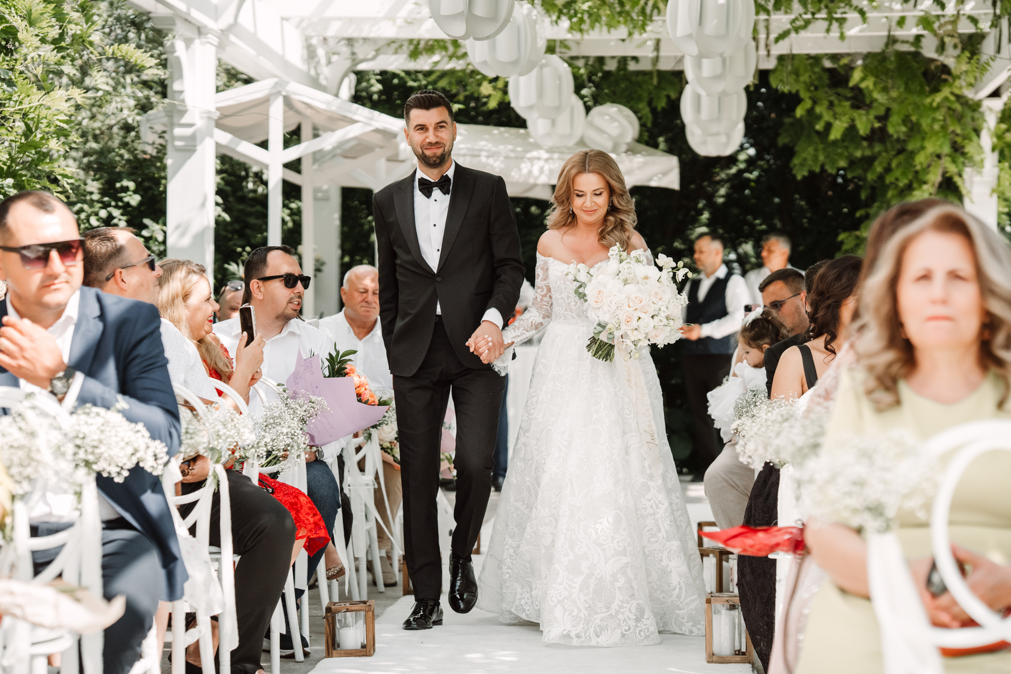 Nuntă Monato Events - Moment surprins la cununia civilă în grădinile Monato - FotoTime