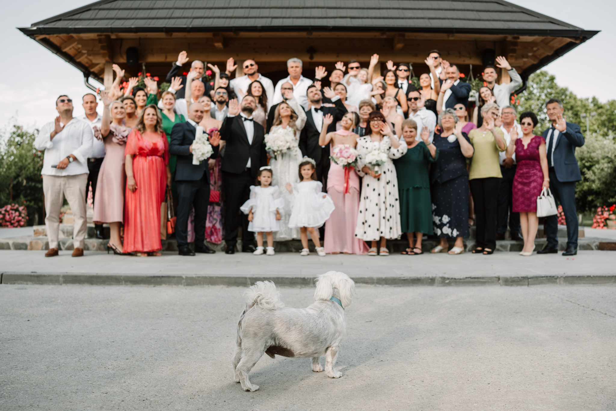 Fotografia de grup din ziua nuntii la Mănăstirea Buna Vestire, în apropiere de Monato Events – fotografii FotoTime