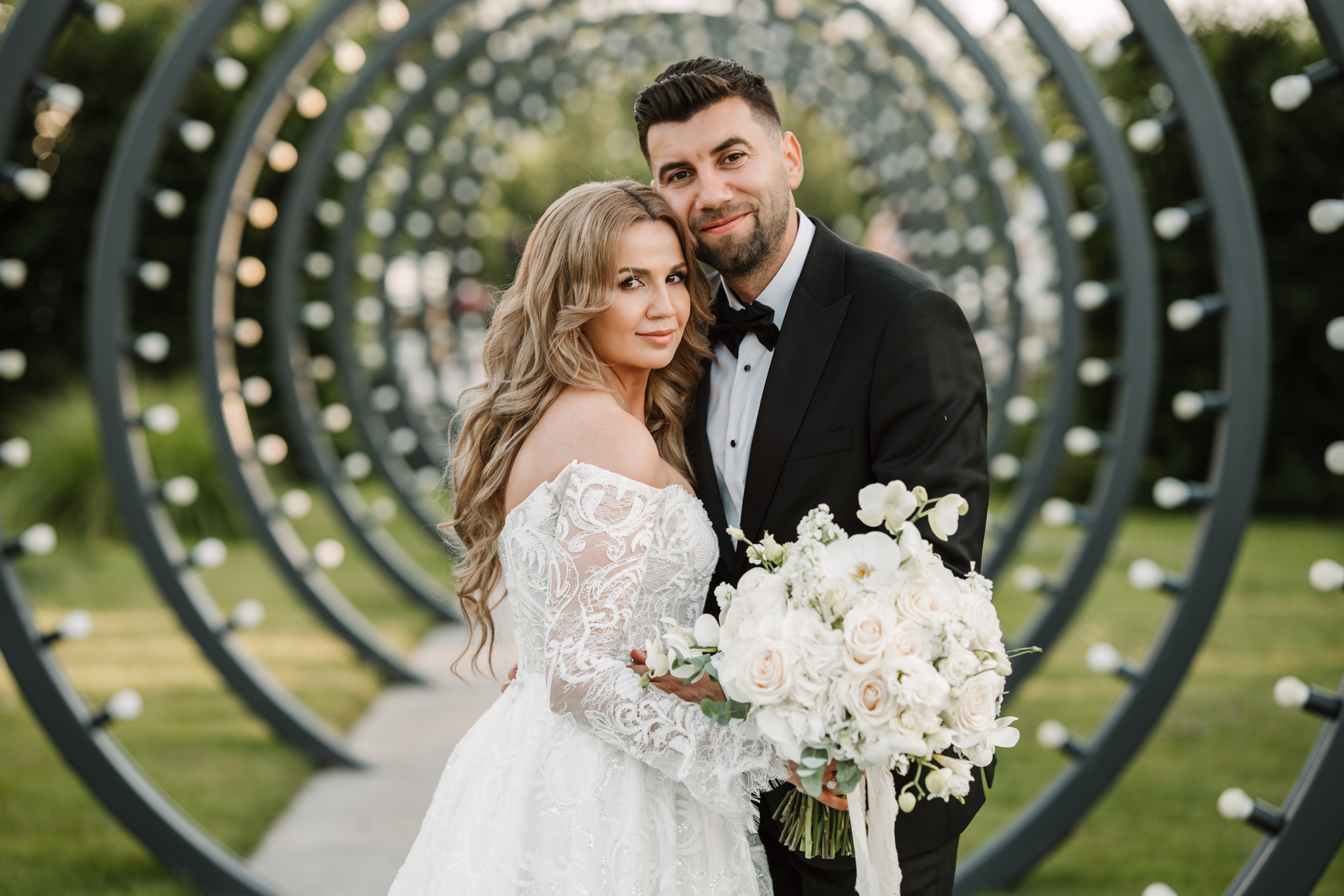 Nuntă Monato Events – Ședință foto de cuplu în decorul floral Monato – FotoTime