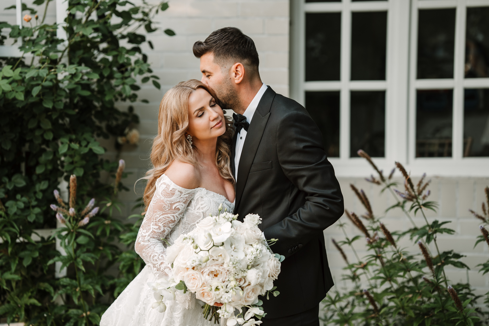 Nuntă Monato Events – Ședință foto de cuplu în decorul floral Monato – FotoTime