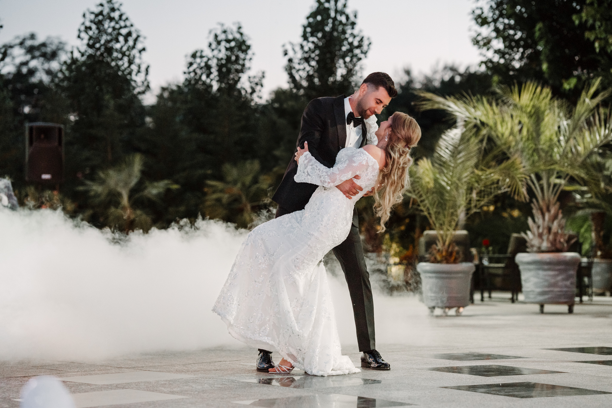 Nuntă Monato Events – Dansul mirilor sub lumini romantice – FotoTime