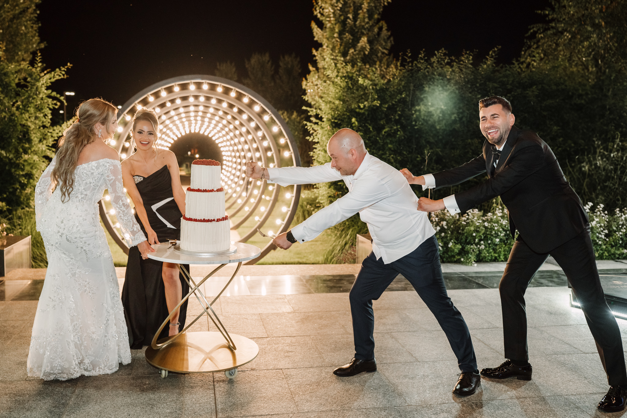 Tortul mirilor și artificii spectaculoase la Monato Events, surprinse în aer liber de FotoTime.ro